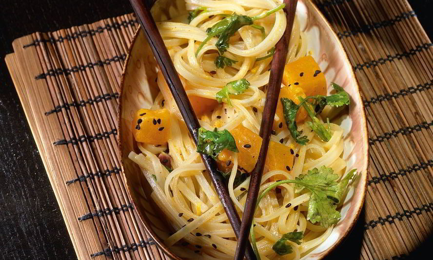 Рецепт широкой рисовой лапши с тыквенным карри