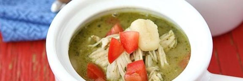 Суп с куриными грудками, ньокки и соусом Песто