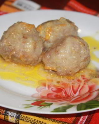 Говяжьи тефтели с жареным луком