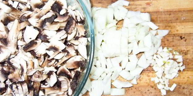 куриные тефтели в грибном соусе