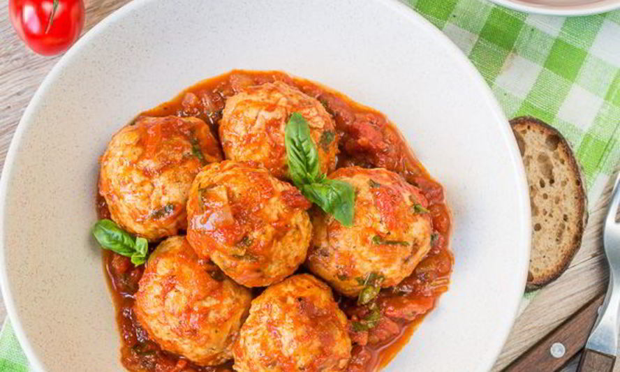 Рецепт куриных тефтелей в томатном соусе