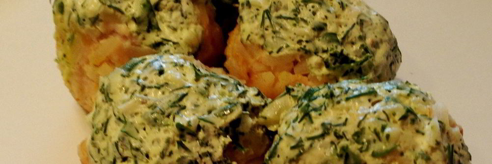 Легкие куриные тефтели на пару со сметанно-чесночным соусом