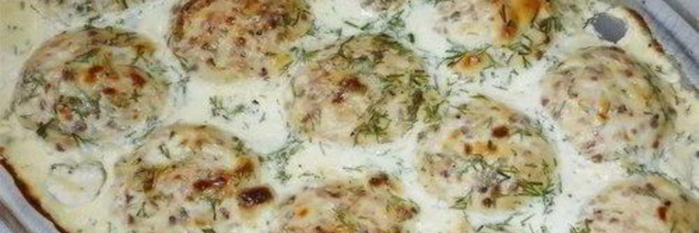 Легкие тефтели с начинкой в сливочном соусе