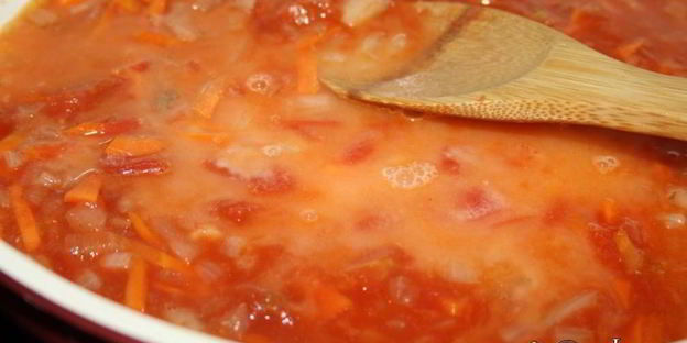 нежные домашние тефтели в томатной подливе