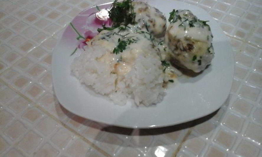 Рецепт нежных говяжьих тефтелей с белым соусом