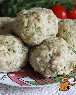 Паровые куриные тефтели с овощами и овсяными хлопьями