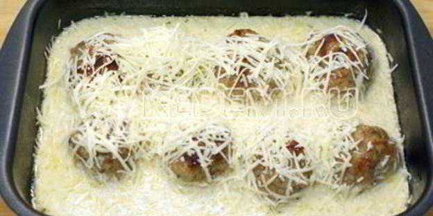 рождественский венок из тефтелей