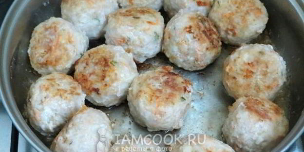 спагетти с тефтелями в томатном соусе