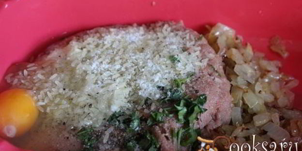 тефтели-ежики из семги в сметанном соусе