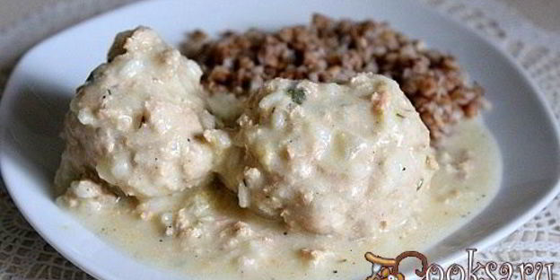 тефтели-ежики из семги в сметанном соусе