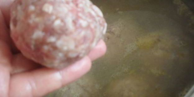 тефтели ежики в сметанно-томатном соусе