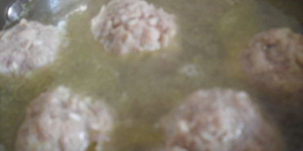 тефтели ежики в сметанно-томатном соусе