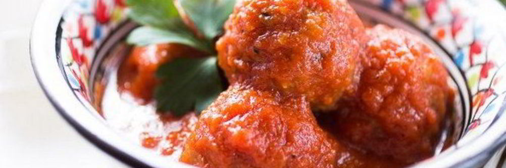 Тефтели из фасоли в томатной подливке