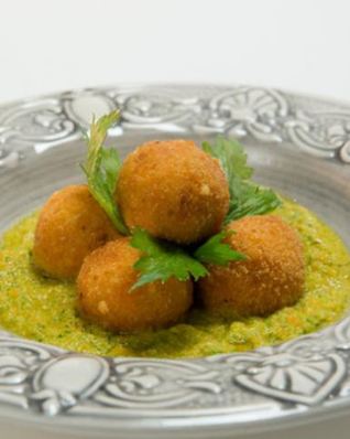 Тефтели из сельдерея с овощным соусом