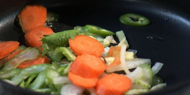 тефтели из сельдерея с овощным соусом