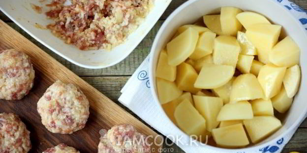 тефтели из свинины с картошкой