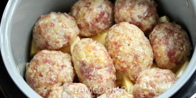 тефтели из свинины с картошкой