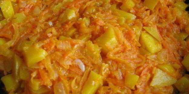 тефтели с бананами, кешью и карри с манговым соусом