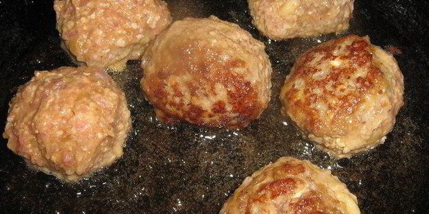 тефтели с бананами, кешью и карри с манговым соусом