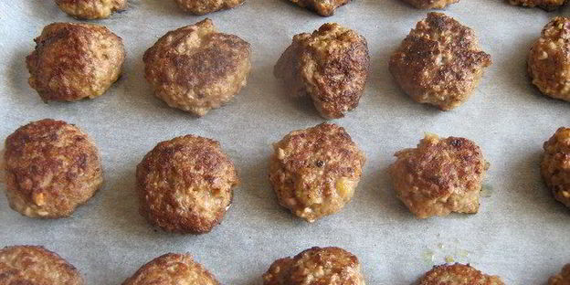 тефтели с бананами, кешью и карри с манговым соусом