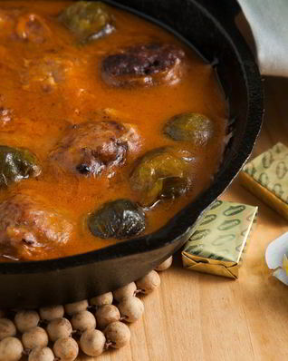 Тефтели с брюссельской капустой в нежном соусе