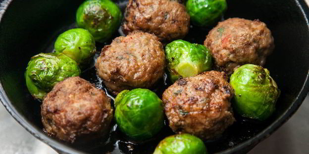 тефтели с брюссельской капустой в нежном соусе