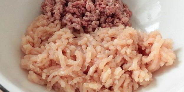 тефтели с гречкой и грибами, запеченные в ряженке