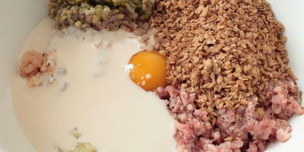 тефтели с гречкой и грибами, запеченные в ряженке