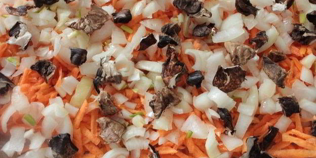 тефтели с гречкой и грибами, запеченные в ряженке