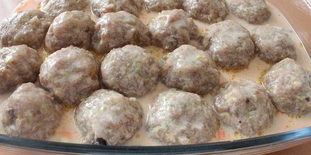 тефтели с гречкой и грибами, запеченные в ряженке