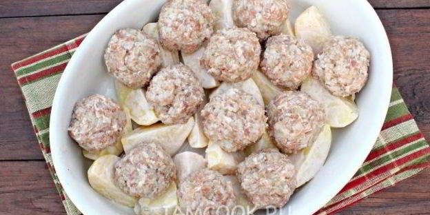 тефтели с картошкой в духовке