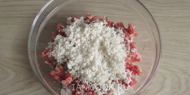 тефтели с рисом с подливкой в мультиварке