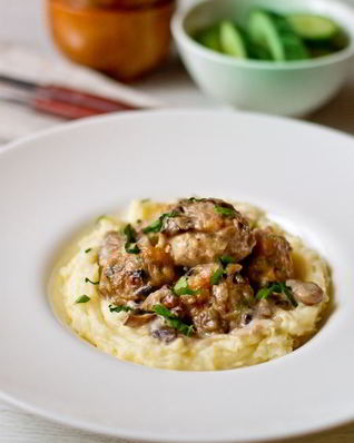 Тефтели с соусом из шампиньонов