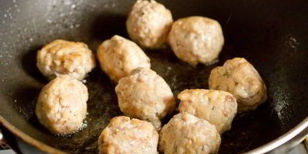 тефтели с соусом из шампиньонов