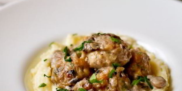 тефтели с соусом из шампиньонов