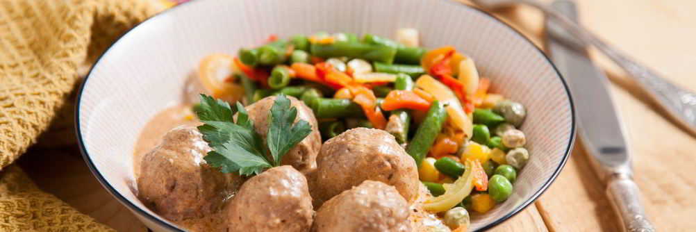 Тефтели с сыром в сливочно-томатном соусе