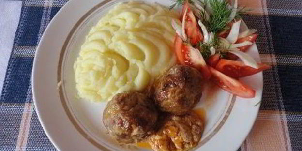 тефтели с томатно-сметанным соусом