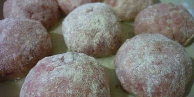 тефтели с тыквенным пюре под грибным соусом