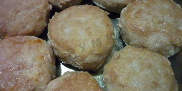 тефтели с тыквенным пюре под грибным соусом