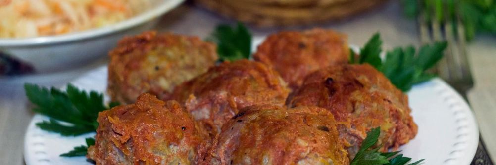 Тефтели в духовке в томатном соусе