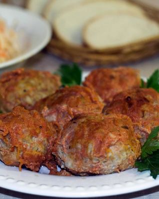 Тефтели в духовке в томатном соусе