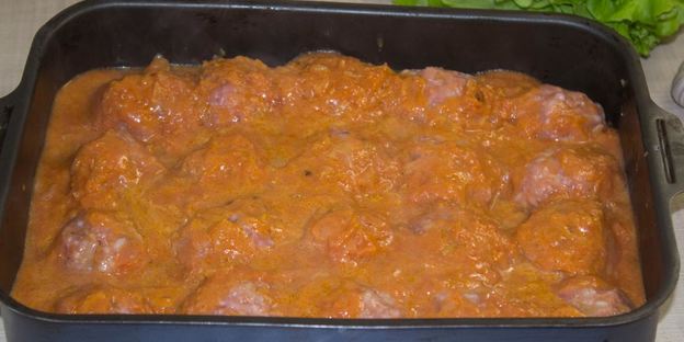 тефтели в духовке в томатном соусе