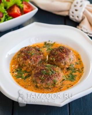 Тефтели в сметанно-томатном соусе