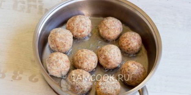 тефтели в сметанно-томатном соусе