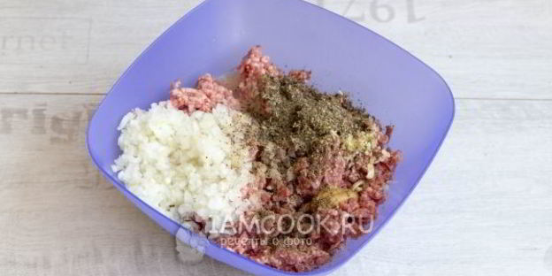 тефтели в сметанно-томатном соусе