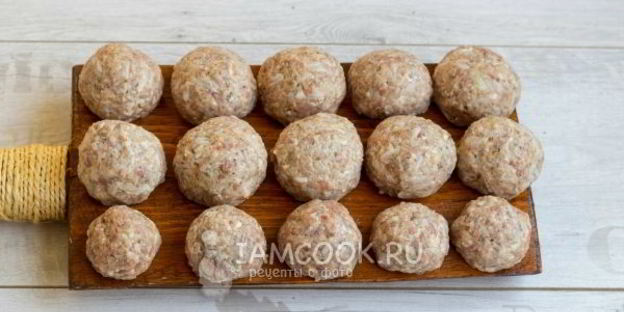 тефтели в сметанно-томатном соусе