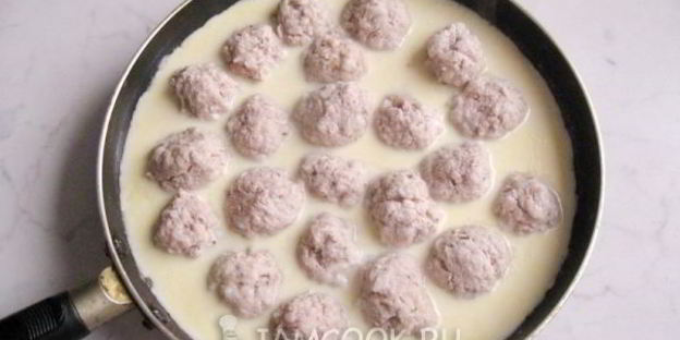 тефтели в сырном соусе