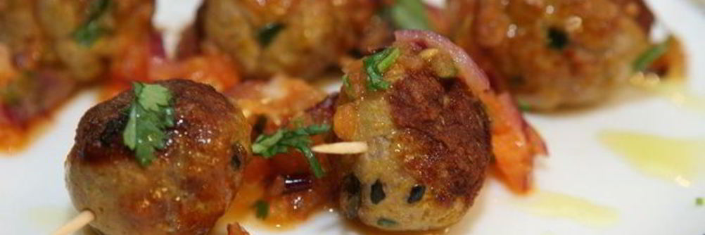 Телячьи тефтельки с соусом из помидоров