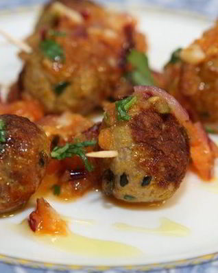 Телячьи тефтельки с соусом из помидоров