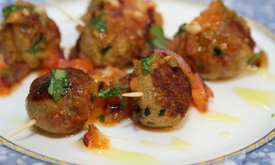 Рецепт телячьих тефтелек с соусом из помидоров